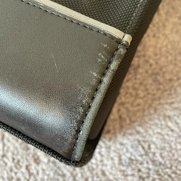 Tumi Black Laptop Bag with Sleek Professional Design - Picture 15 of 16